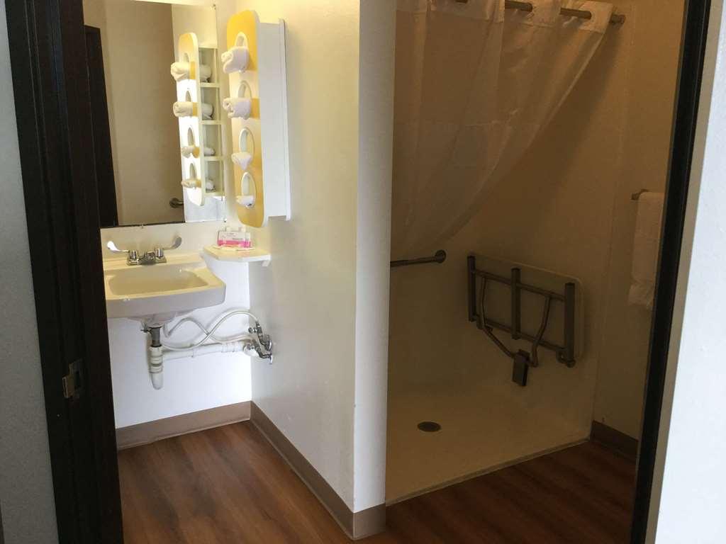 Travelodge By Wyndham Wall Room photo