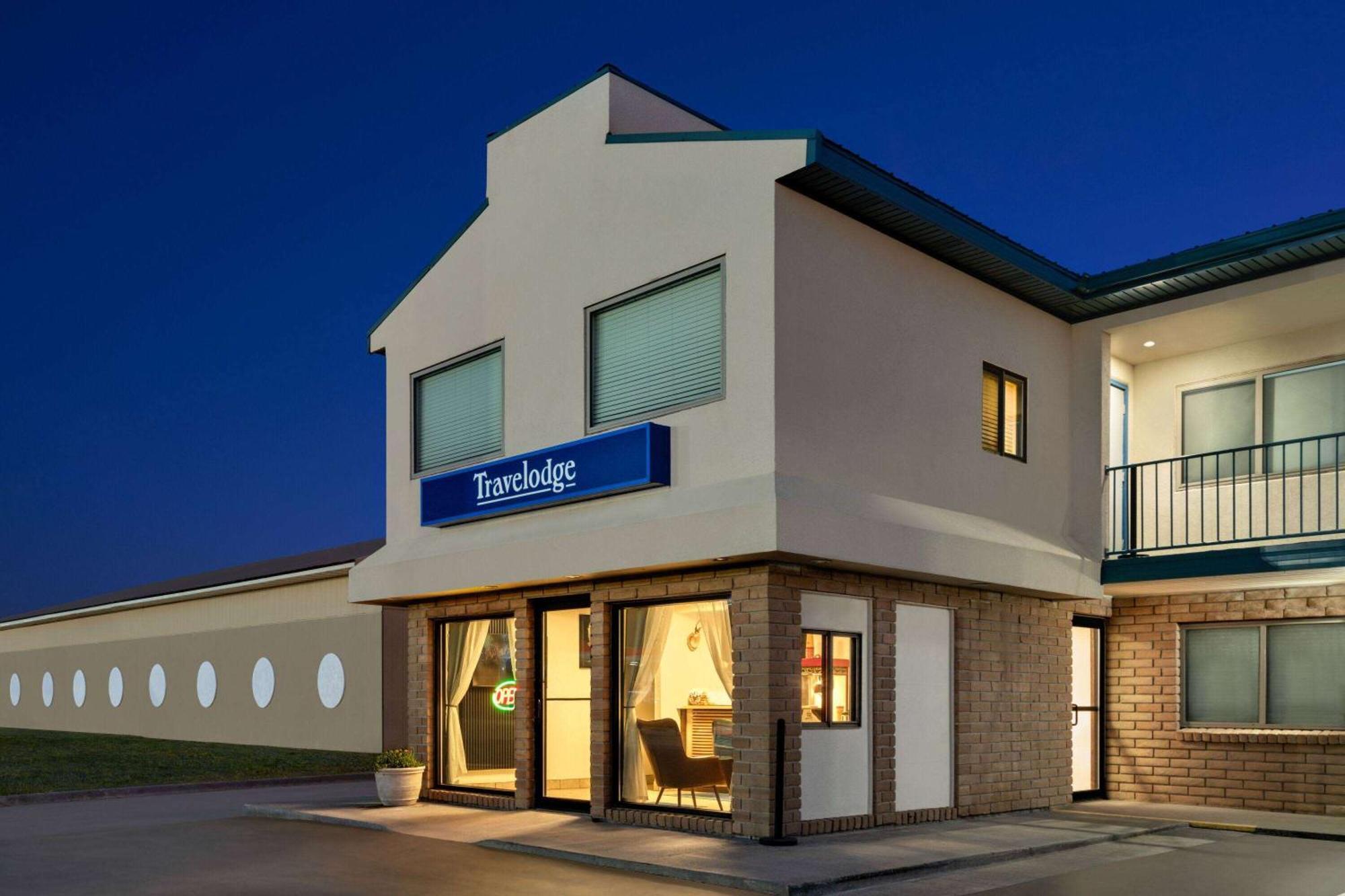 Travelodge By Wyndham Wall Exterior photo